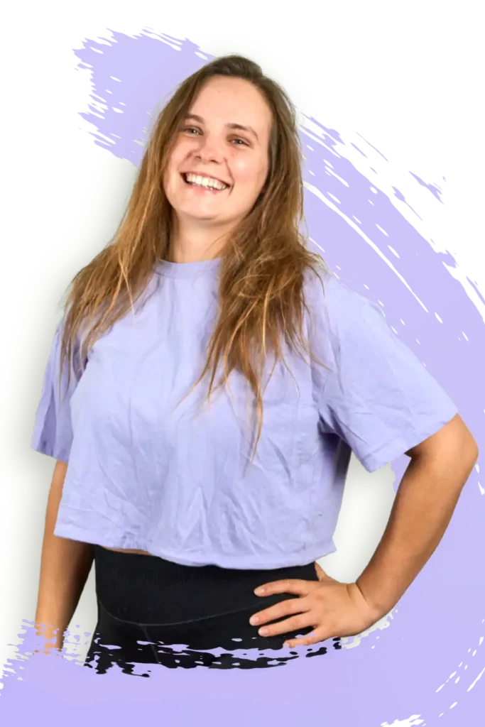 Jessi von periomea mit lila hintergrund hochformat